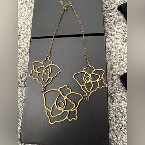 Elegant Gold Floral Necklace